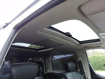 Used Nissan Elgrand for sale - 76226535: Photo 2