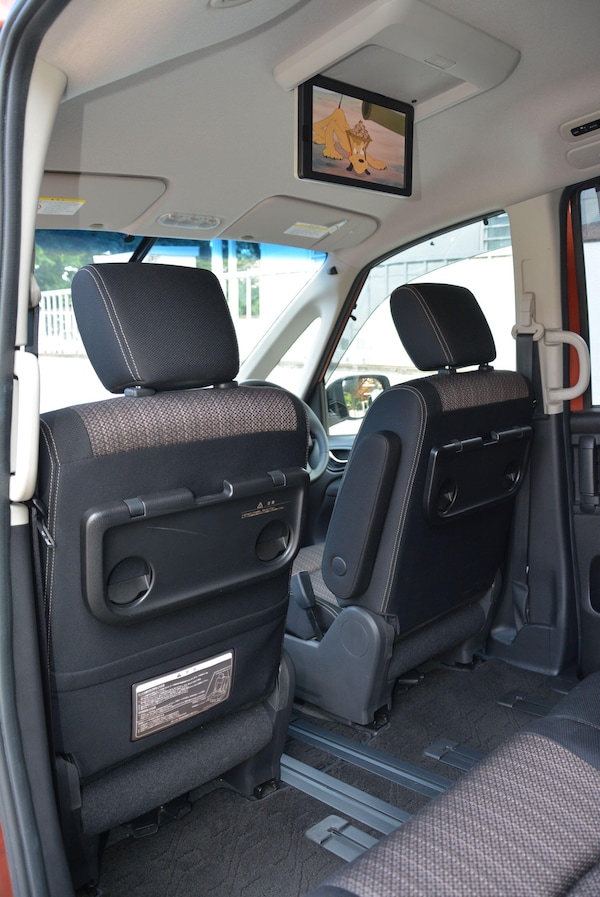 Used Nissan Serena for sale - 76151767: Photo 17
