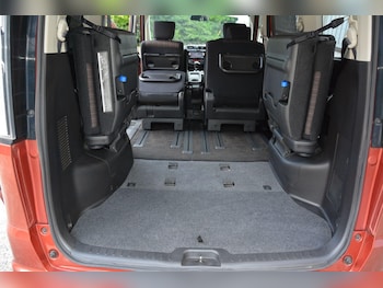 Used Nissan Serena for sale - 76151767: Photo 2
