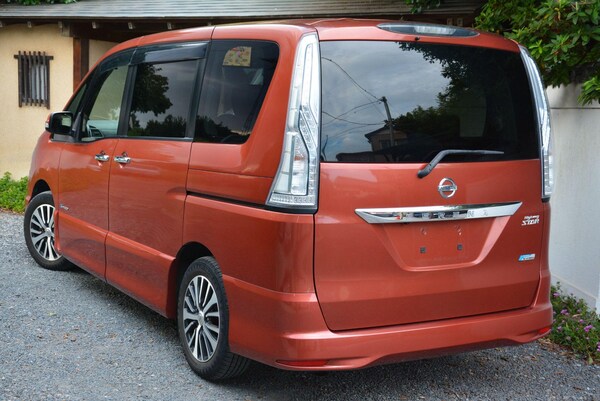 Used Nissan Serena for sale - 76151767: Photo 4