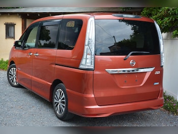 Used Nissan Serena for sale - 76151767: Photo 4
