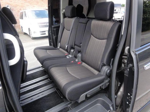 Used Nissan Serena 2014 for sale - 75059726: Photo 6