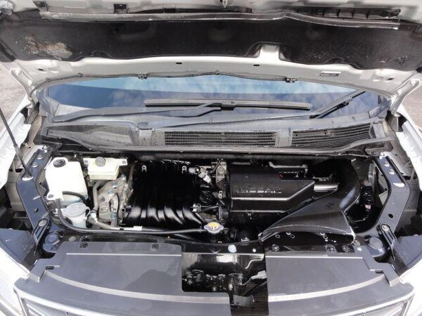 Used Nissan Serena for sale - 76151344: Photo 11