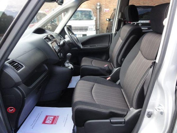 Used Nissan Serena for sale - 76151344: Photo 17