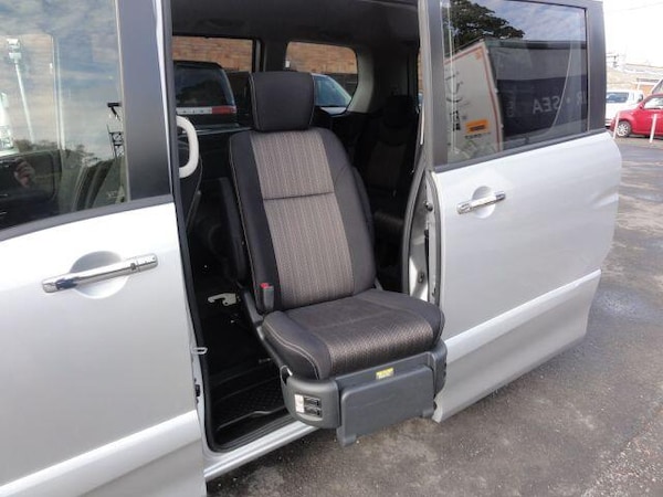 Used Nissan Serena for sale - 76151344: Photo 21