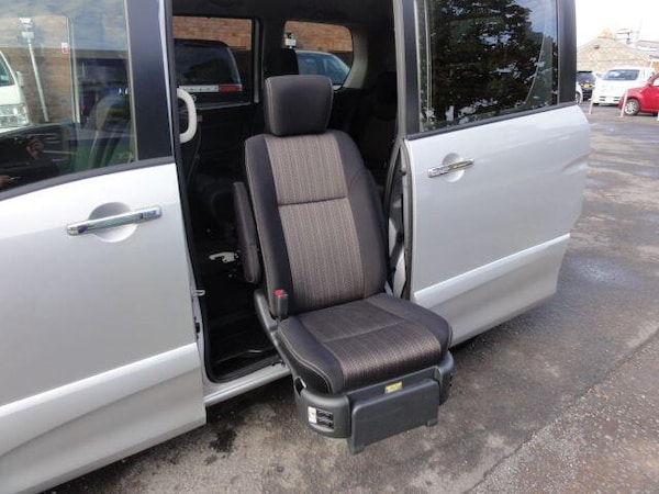 Used Nissan Serena for sale - 76151344: Photo 22