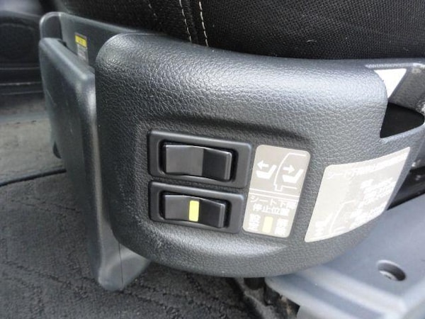 Used Nissan Serena for sale - 76151344: Photo 24