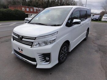 Used Toyota Voxy 2015 for sale - 77824749: Photo