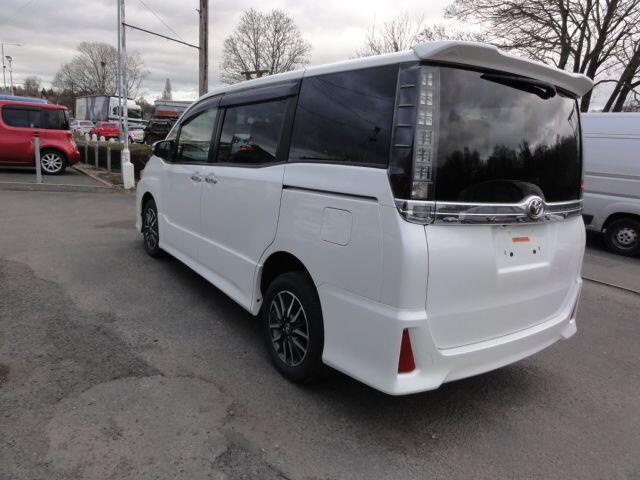 Used Toyota Voxy for sale - 77824749: Photo 2