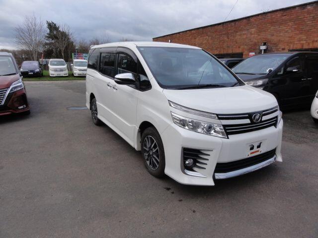 Used Toyota Voxy for sale - 77824749: Photo 4