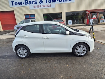 2015 (15) - 1.0 VVT-i X-Pression 5dr
