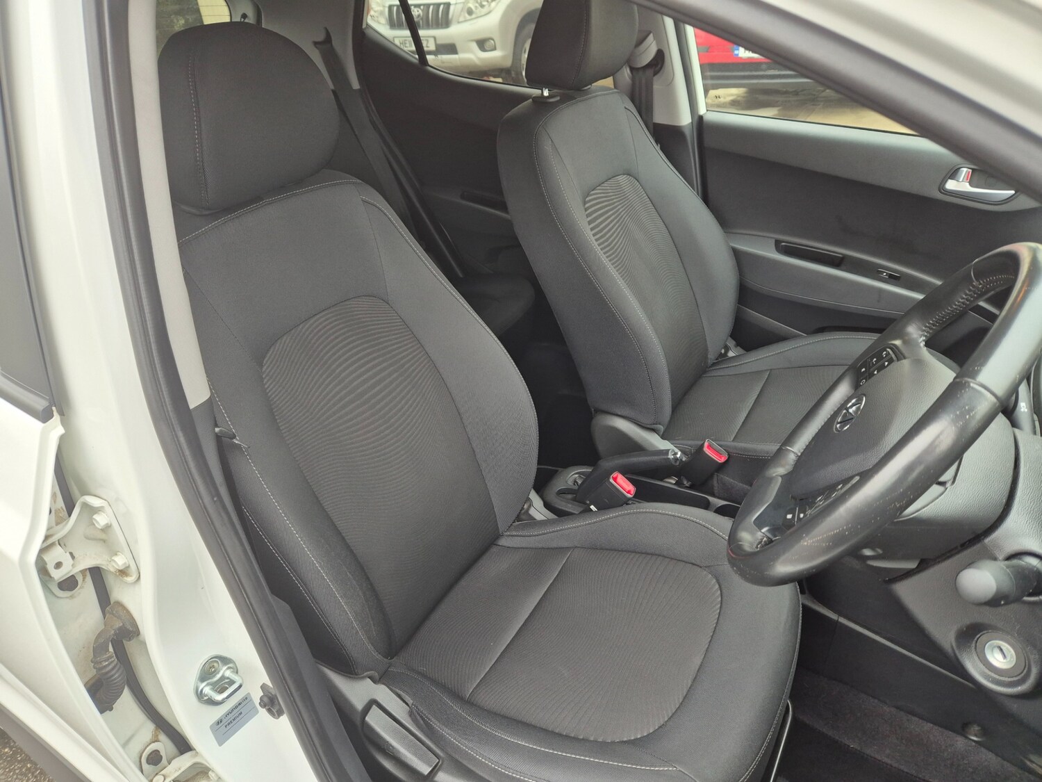 Used Hyundai i10 2017 for sale - 77500697: Photo 9