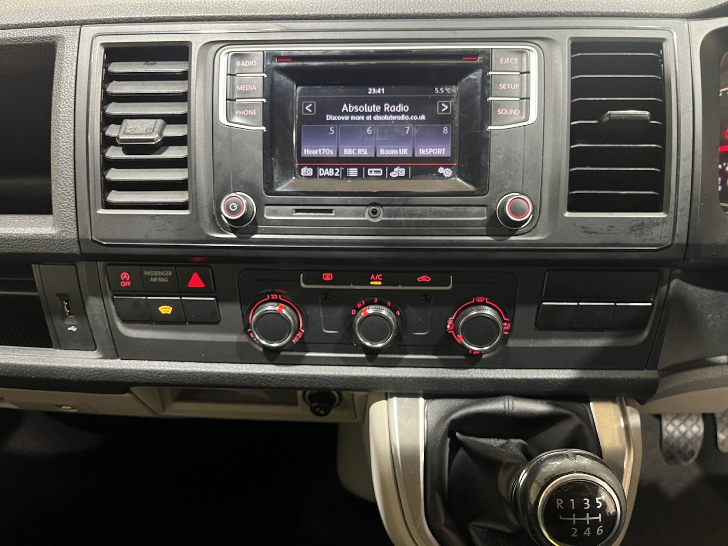 Used Volkswagen Transporter 2018 for sale - 77189288: Photo 15