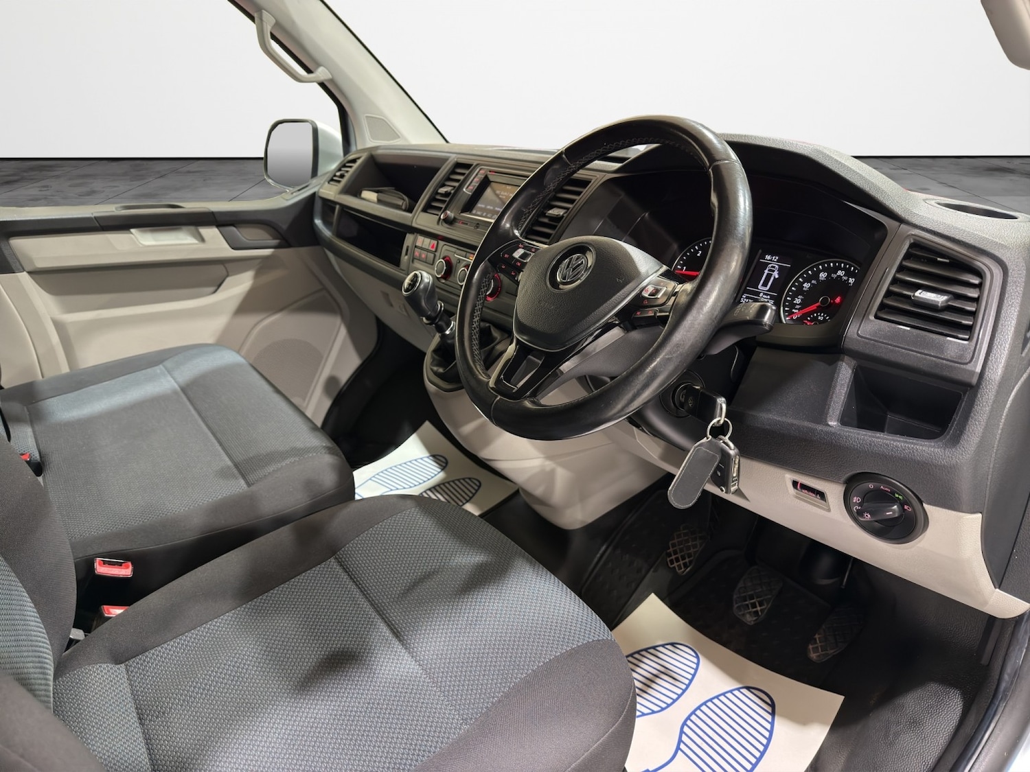 Used Volkswagen Transporter 2017 for sale - 76951115: Photo 4