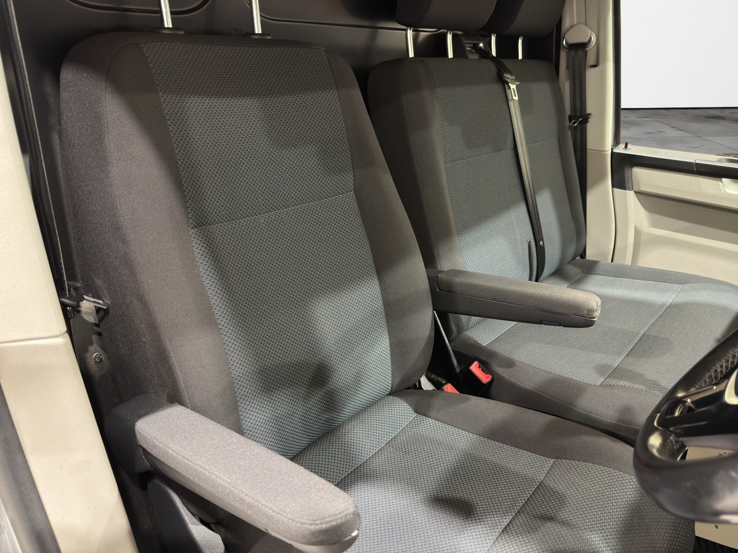 Used Volkswagen Transporter 2017 for sale - 76951115: Photo 7