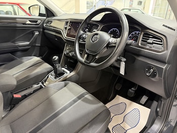 Used Volkswagen T-Roc 2019 for sale - 78168834: Photo