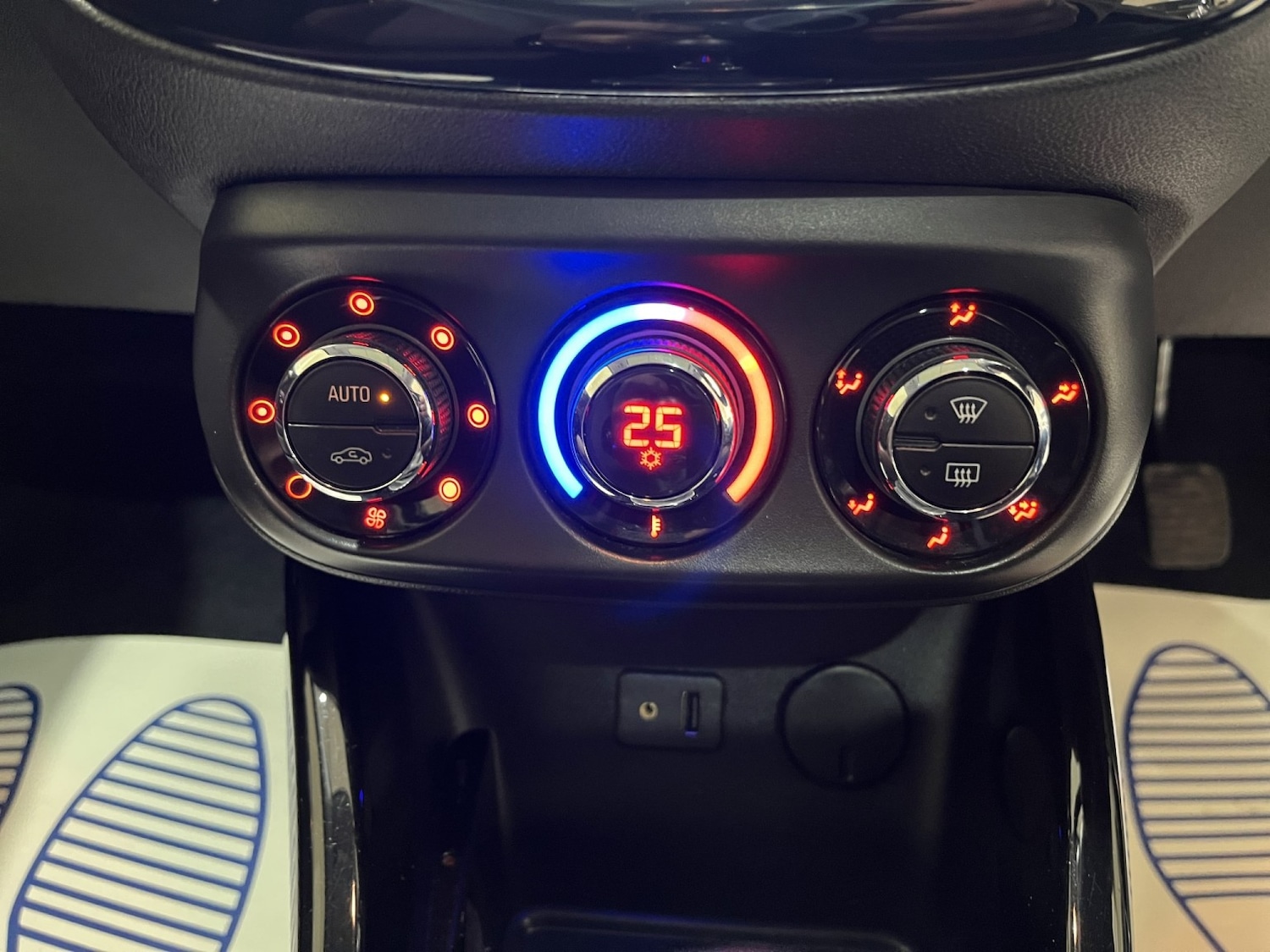 Used Vauxhall ADAM 2015 for sale - 77781580: Photo 15