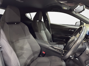 Used Toyota C-HR 2018 for sale - 77065664: Photo