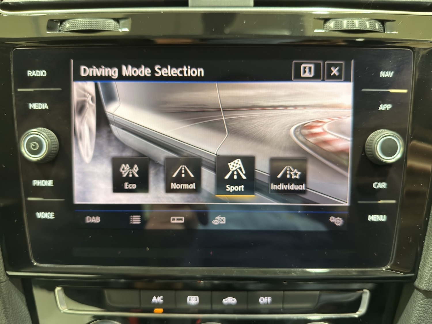 Used Volkswagen Golf 2018 for sale - 76252480: Photo 15