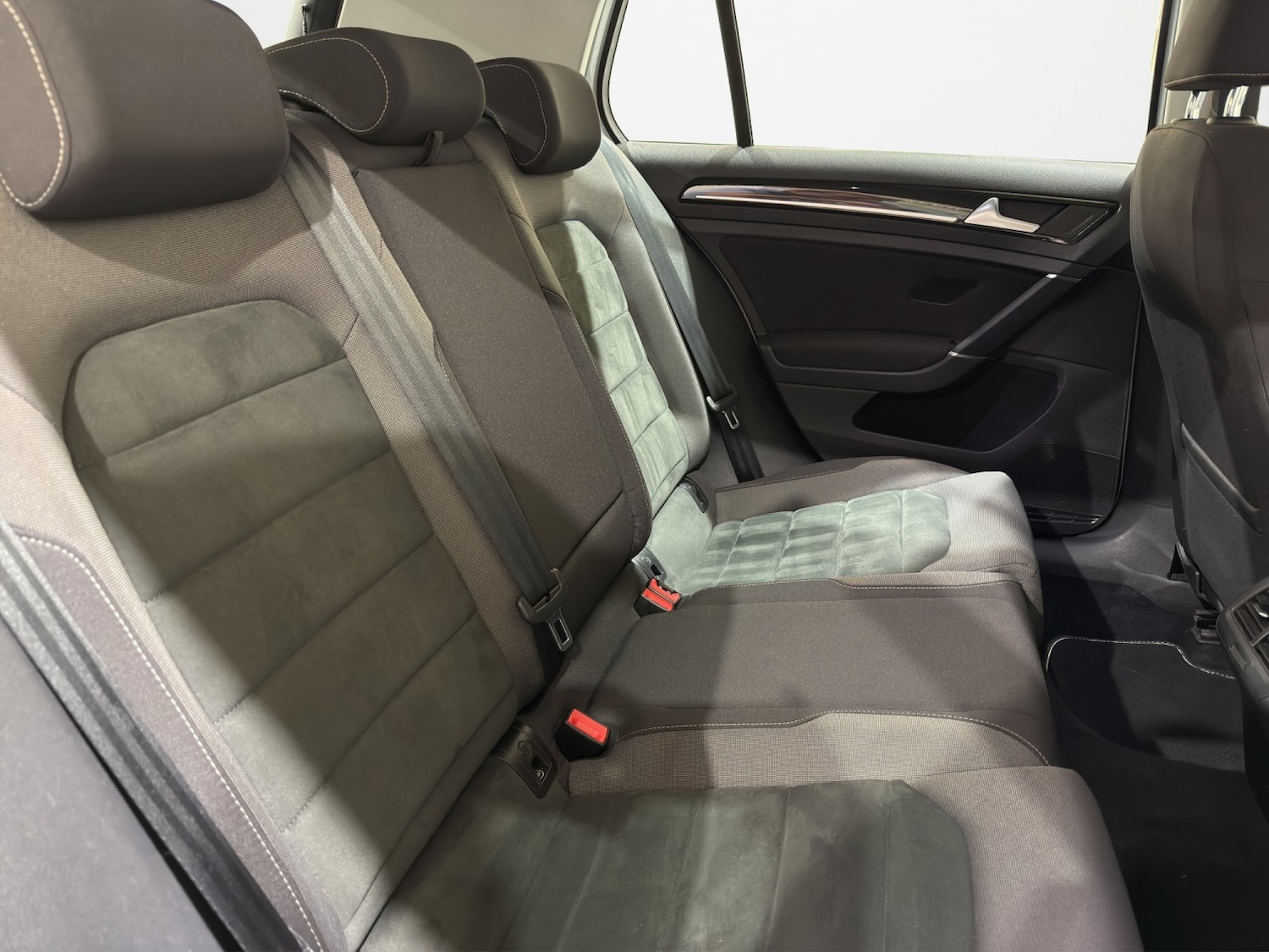 Used Volkswagen Golf 2018 for sale - 76252480: Photo 23