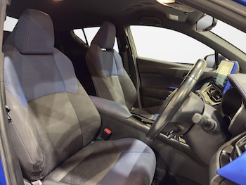 Used Toyota C-HR 2017 for sale - 76252489: Photo