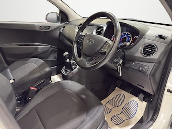 Used Hyundai i10 2020 for sale - 77595387: Photo