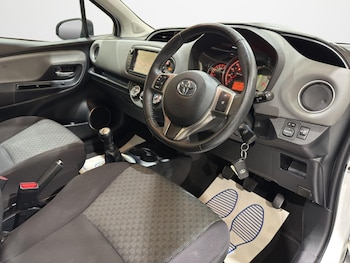 Used Toyota Yaris 2014 for sale - 76252492: Photo