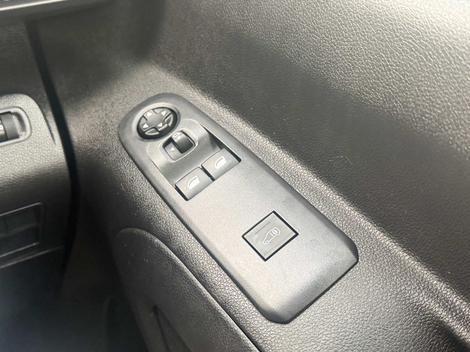 Used Peugeot Partner 2022 for sale - 76649635: Photo 17