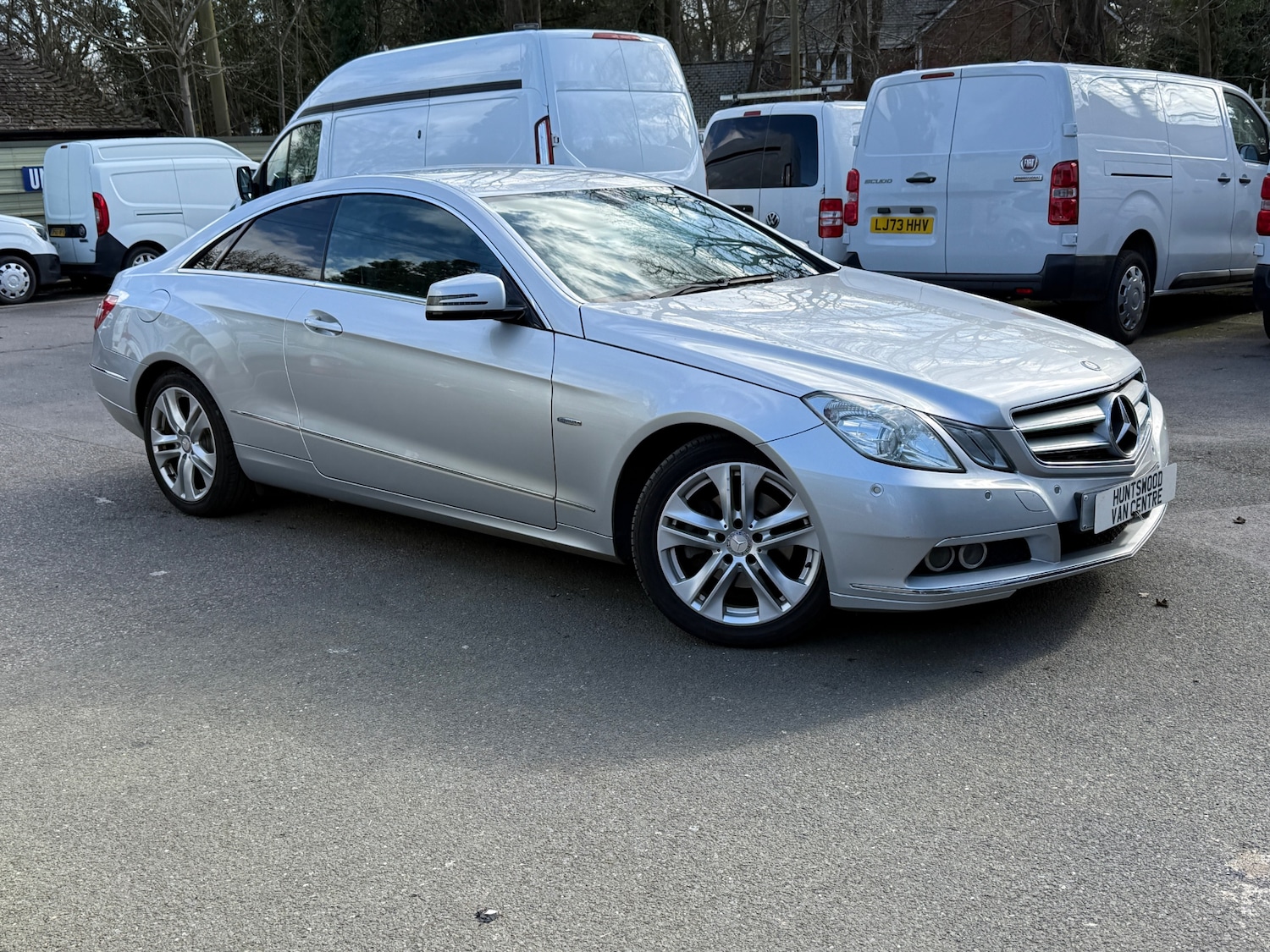 Used Mercedes-Benz E Class 2011 for sale - 77871771: Photo 2