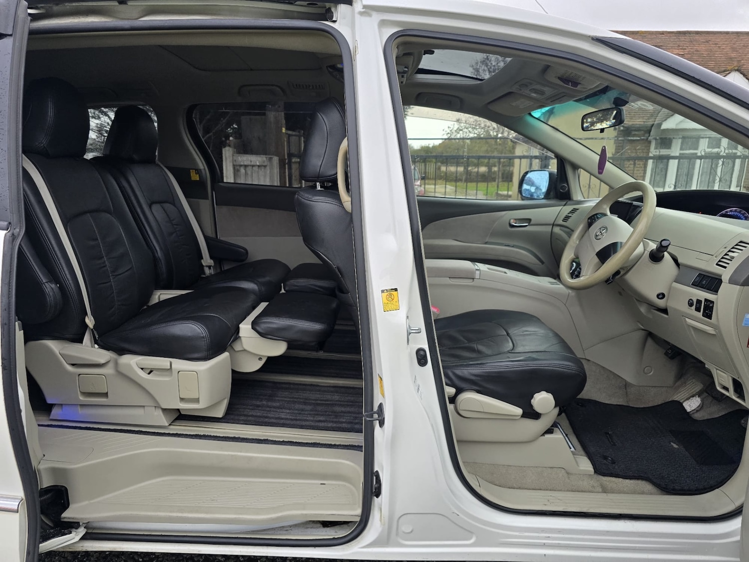 Used Toyota Estima 2010 for sale - 76542507: Photo 17