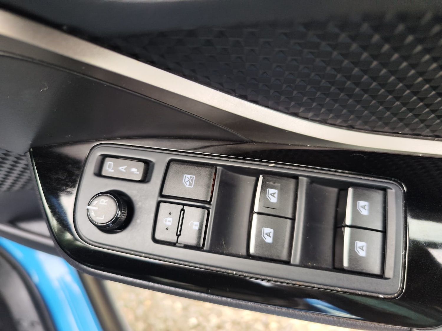 Used Toyota C-HR 2018 for sale - 76353712: Photo 16