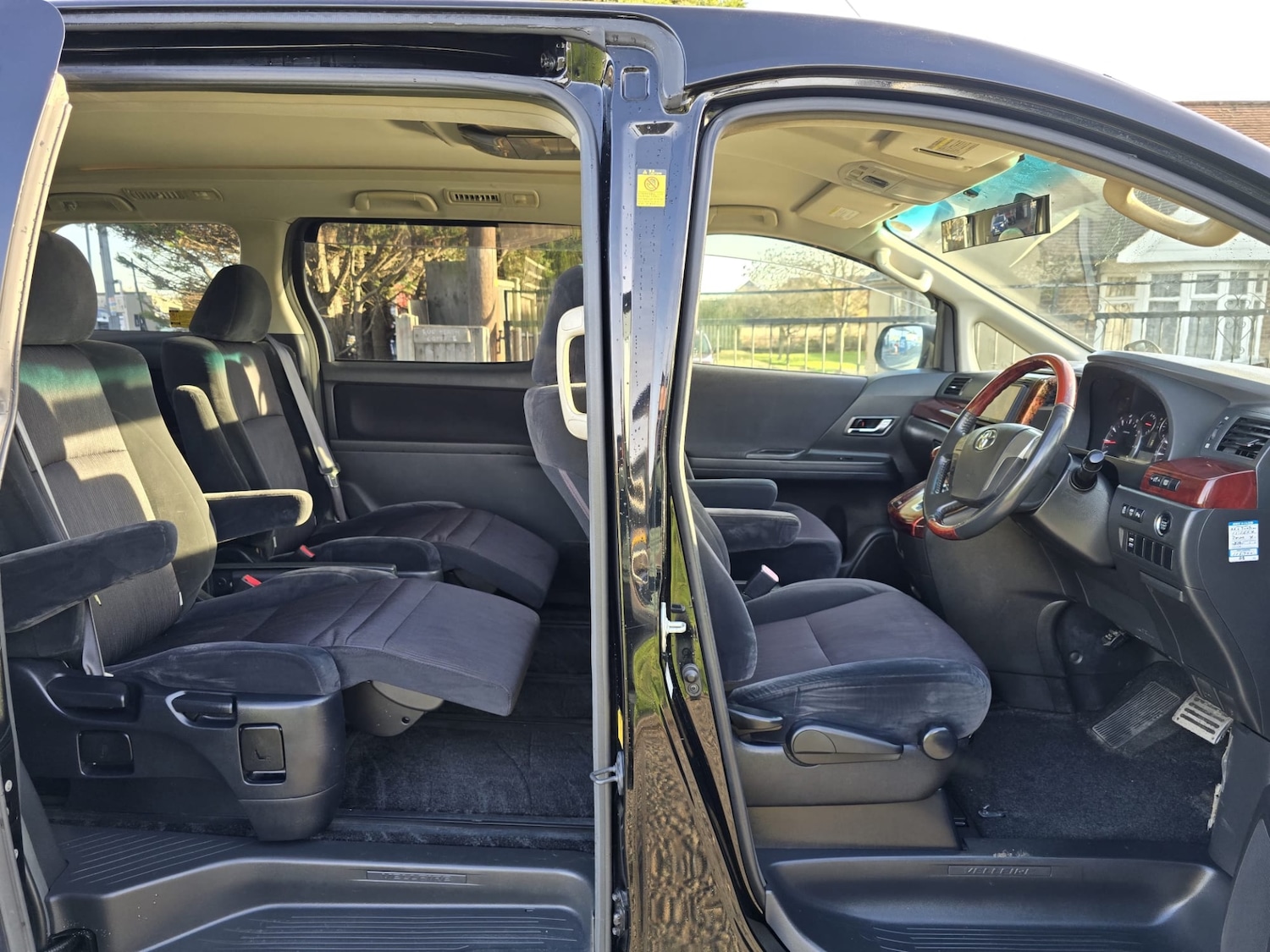 Used Toyota Vellfire 2010 for sale - 76933299: Photo 17