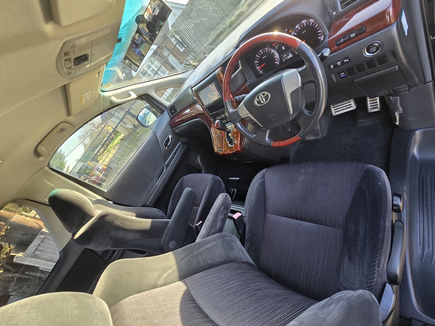 Used Toyota Vellfire 2010 for sale - 76933299: Photo 19