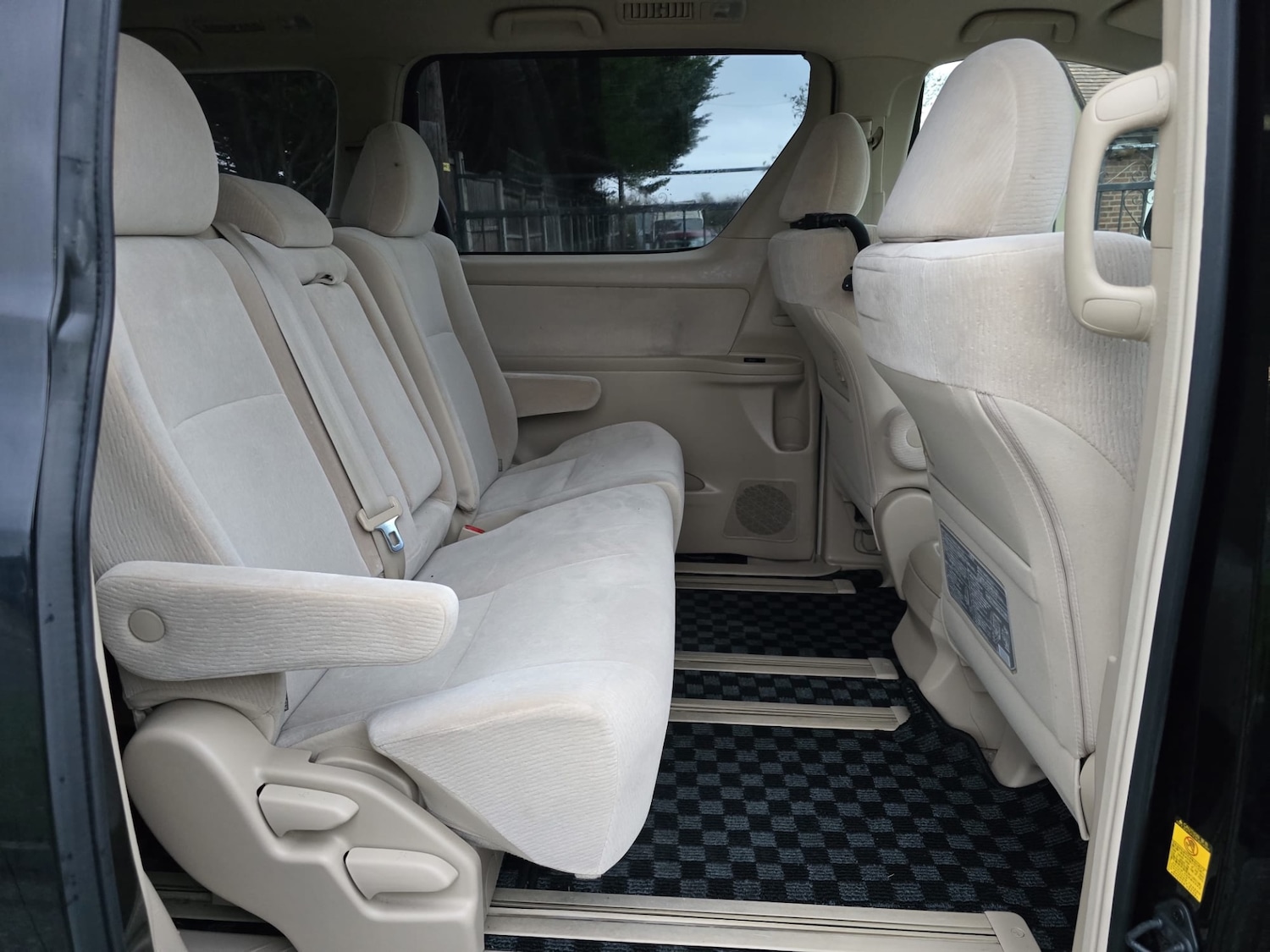 Used Toyota Vellfire 2012 for sale - 76958648: Photo 15