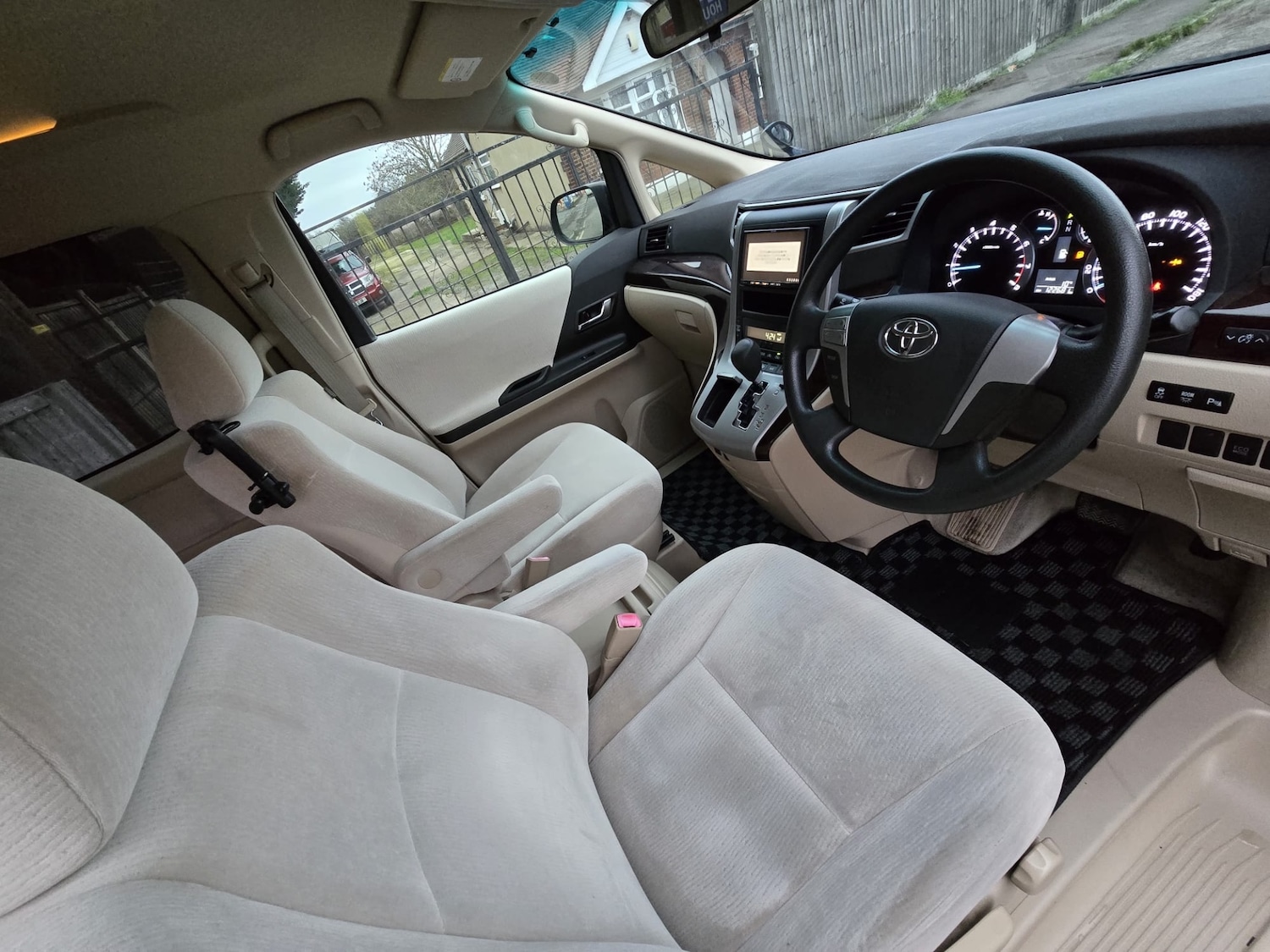 Used Toyota Vellfire 2012 for sale - 76958648: Photo 19