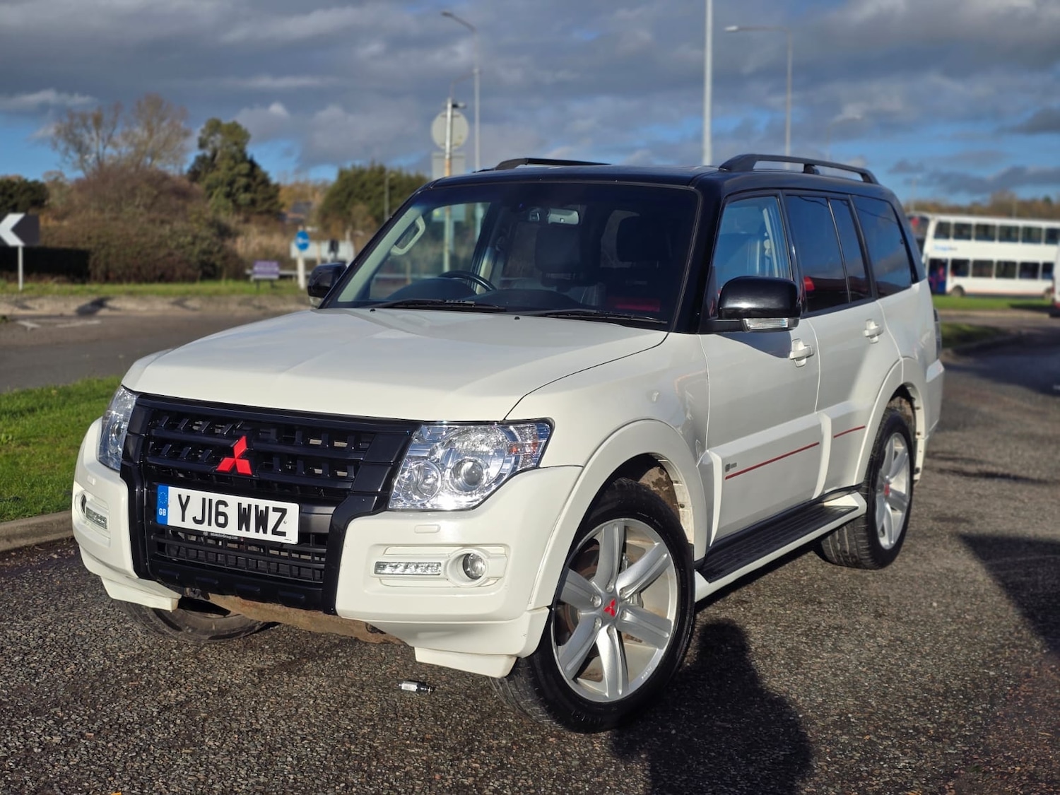 Used Mitsubishi Shogun 2016 for sale - 76778131: Photo 2