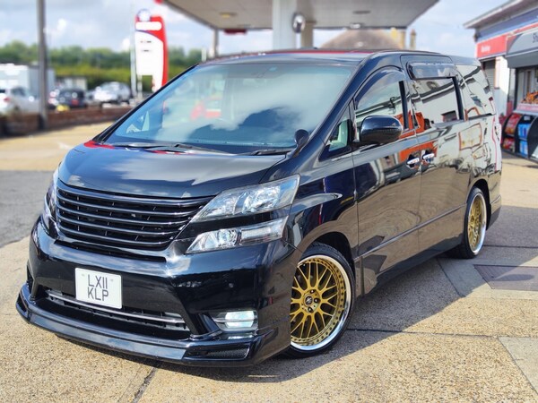Used Toyota Vellfire 2011 for sale - 75295783: Photo 2