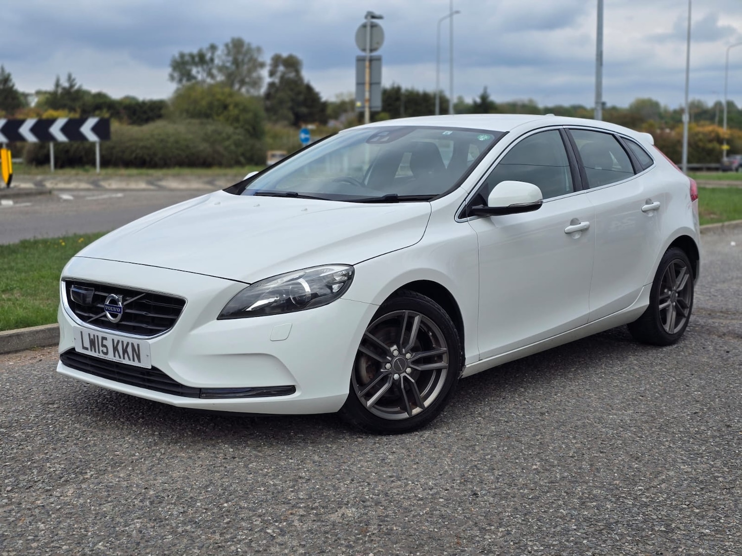 Used Volvo V40 2015 for sale - 76078064: Photo 2