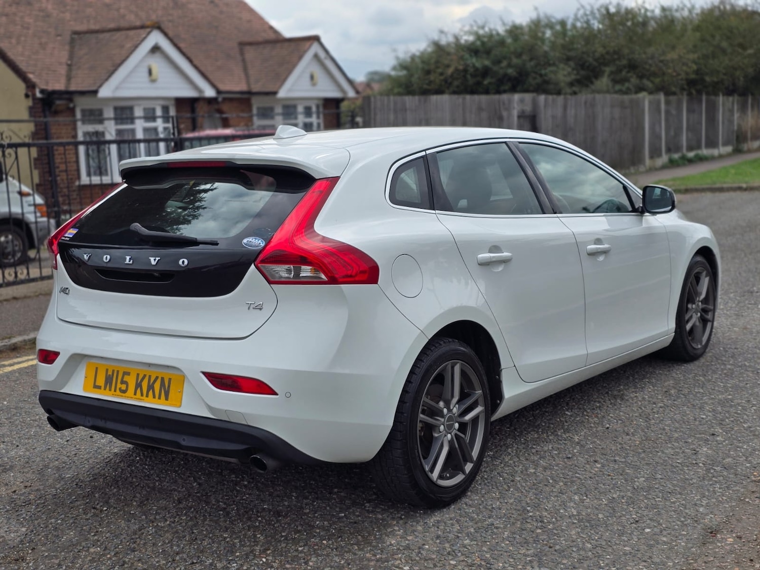 Used Volvo V40 2015 for sale - 76078064: Photo 3