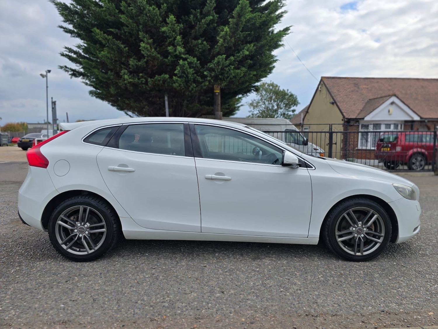 Used Volvo V40 2015 for sale - 76078064: Photo 7
