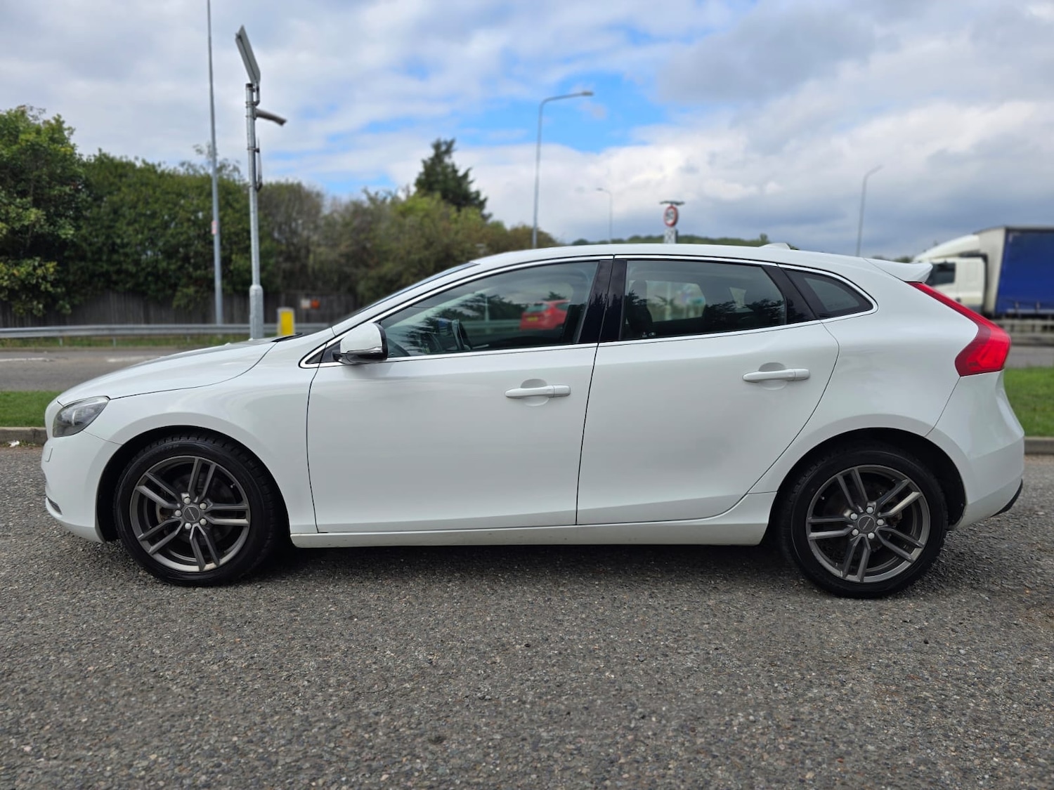 Used Volvo V40 2015 for sale - 76078064: Photo 8
