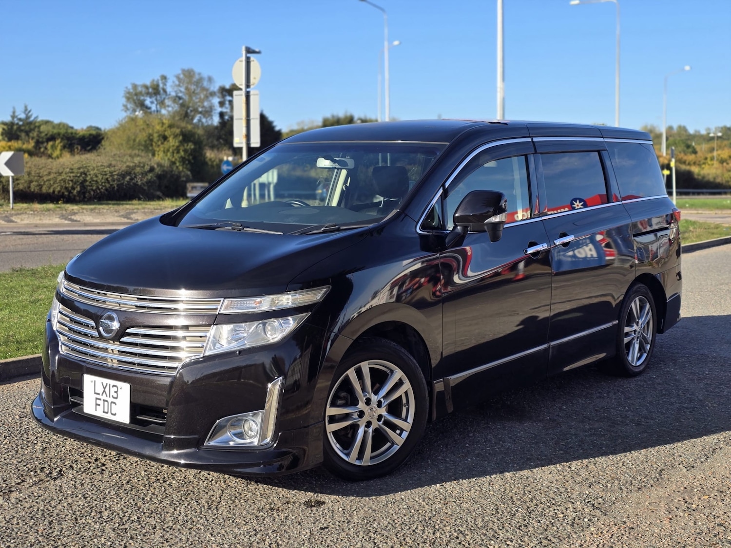 Used Nissan Elgrand 2013 for sale - 76067335: Photo 2