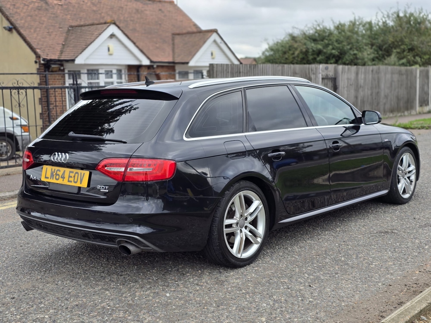 Used Audi A4 2014 for sale - 75997110: Photo 3