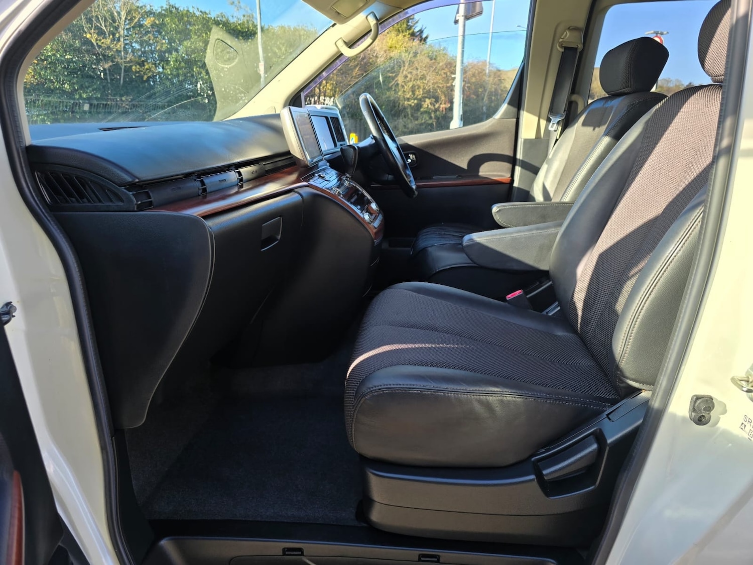 Used Nissan Elgrand 2006 for sale - 76599690: Photo 14