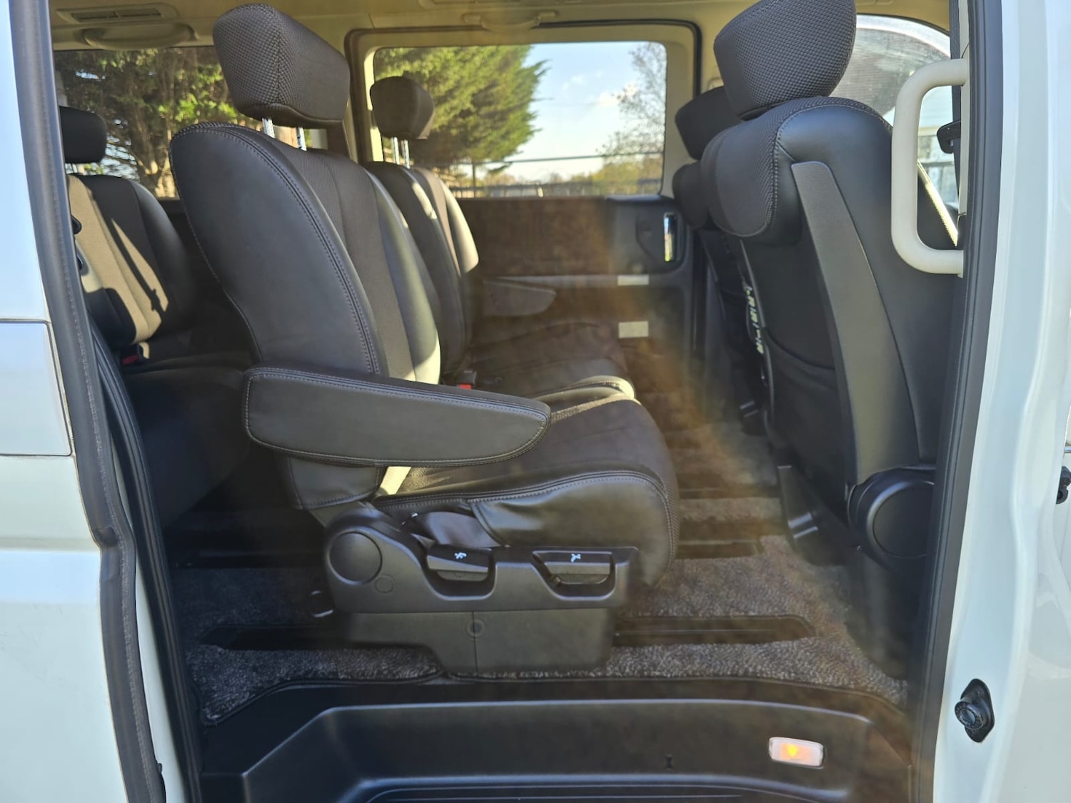 Used Nissan Elgrand 2006 for sale - 76599690: Photo 15