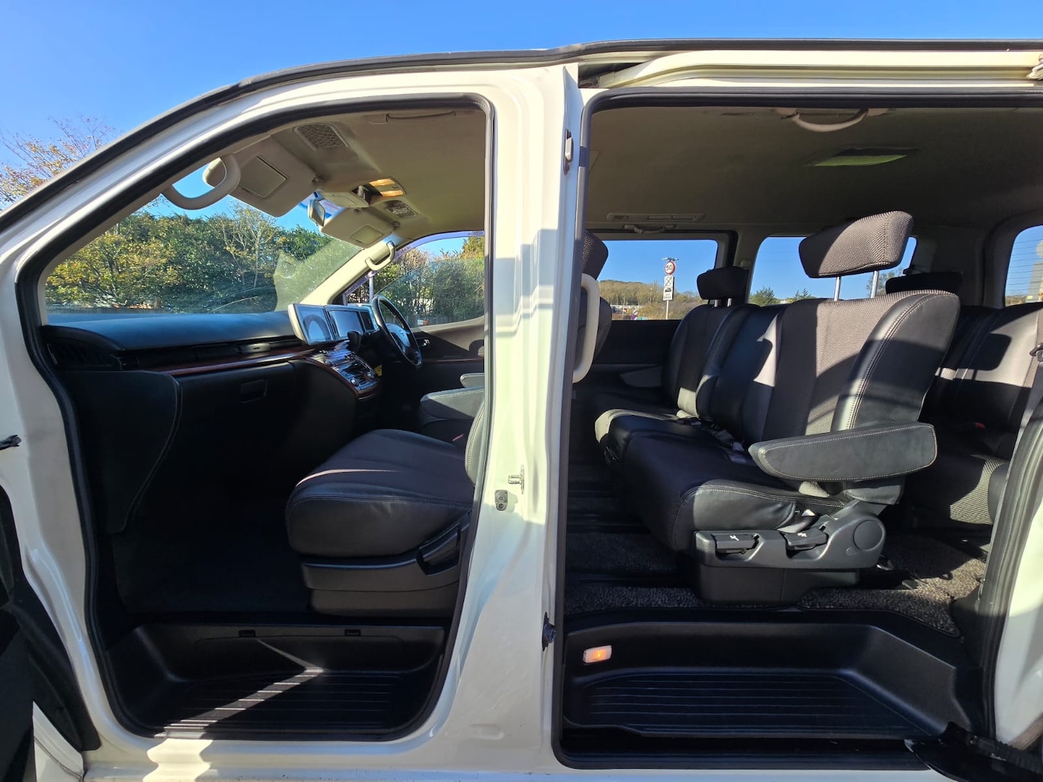 Used Nissan Elgrand 2006 for sale - 76599690: Photo 18