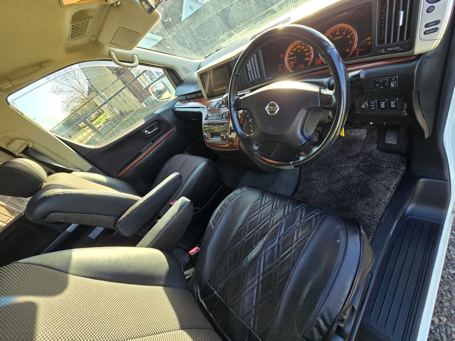 Used Nissan Elgrand 2006 for sale - 76599690: Photo 19