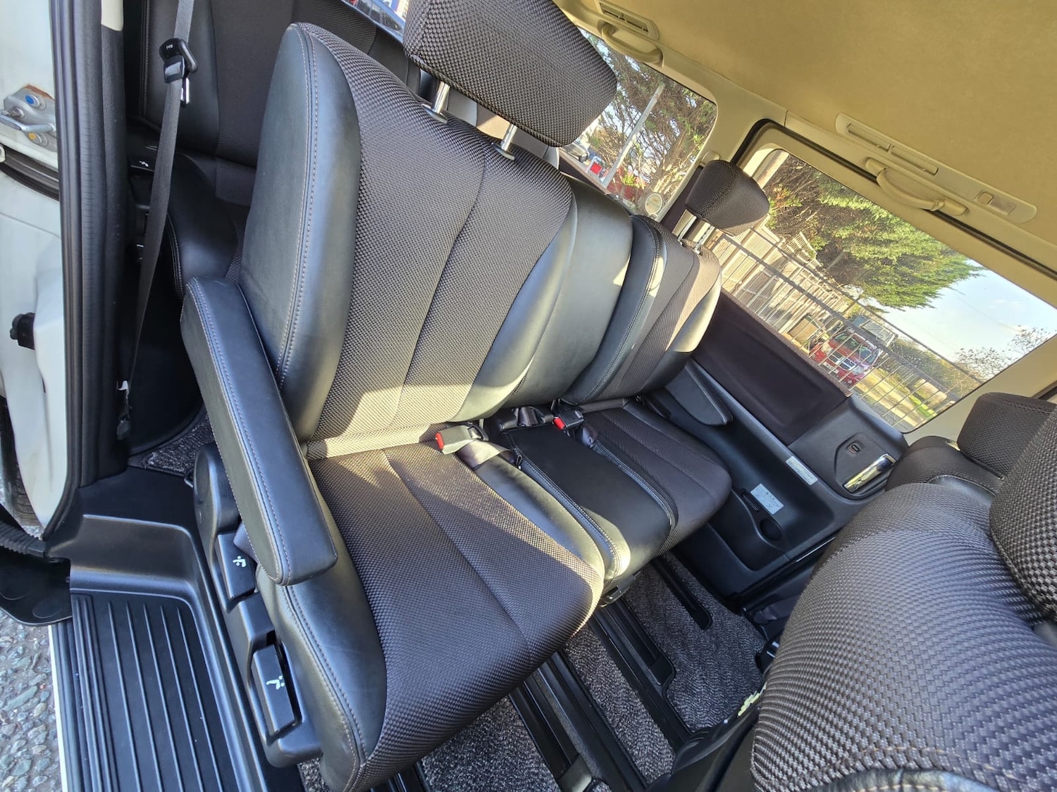 Used Nissan Elgrand 2006 for sale - 76599690: Photo 21