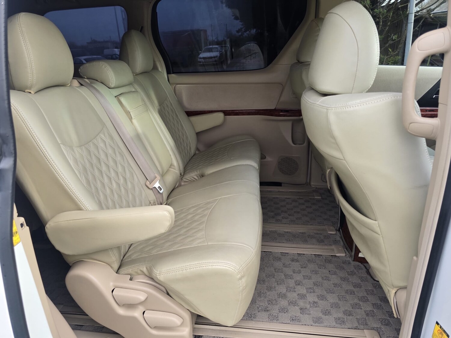 Used Toyota Vellfire 2011 for sale - 77476680: Photo 15