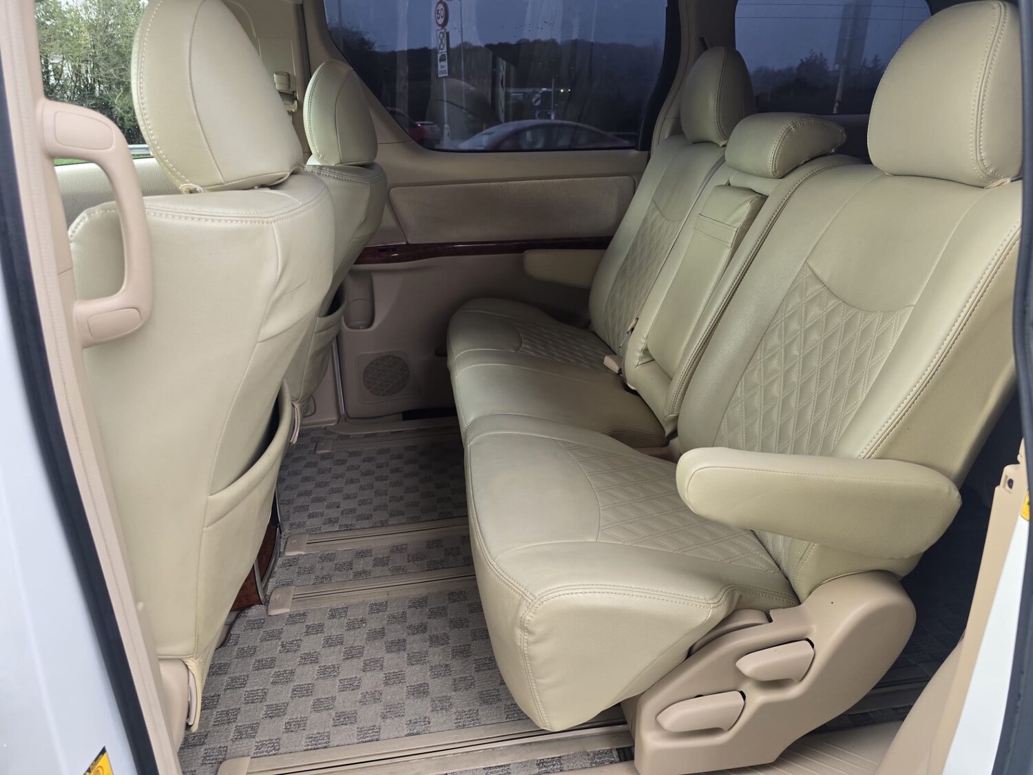 Used Toyota Vellfire 2011 for sale - 77476680: Photo 16